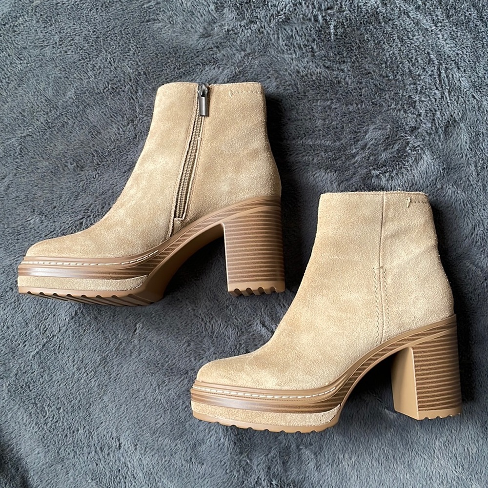 NEW IN BOX Steve Madden Shaniya boots in Sand
